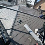 屋根カバー工法、施工進行中 の施工写真